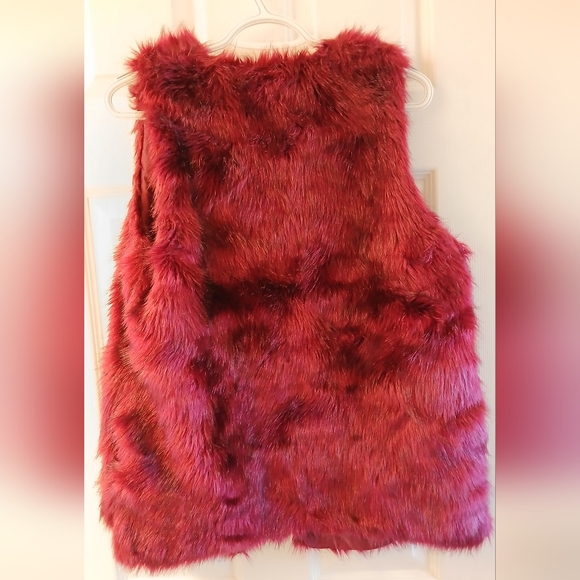 Decree Long‑Hair Faux Fur Vest – Size Medium – Burgundy “Cherry Cola” Color - Picture 5 of 5